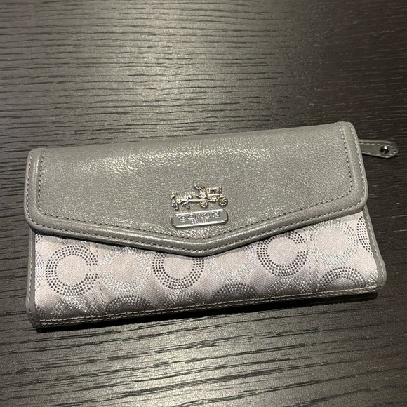 NWOT Coach Women’s Hand Clutch Wallet Multiple Pockets Sparkle Organizer - Picture 1 of 10
